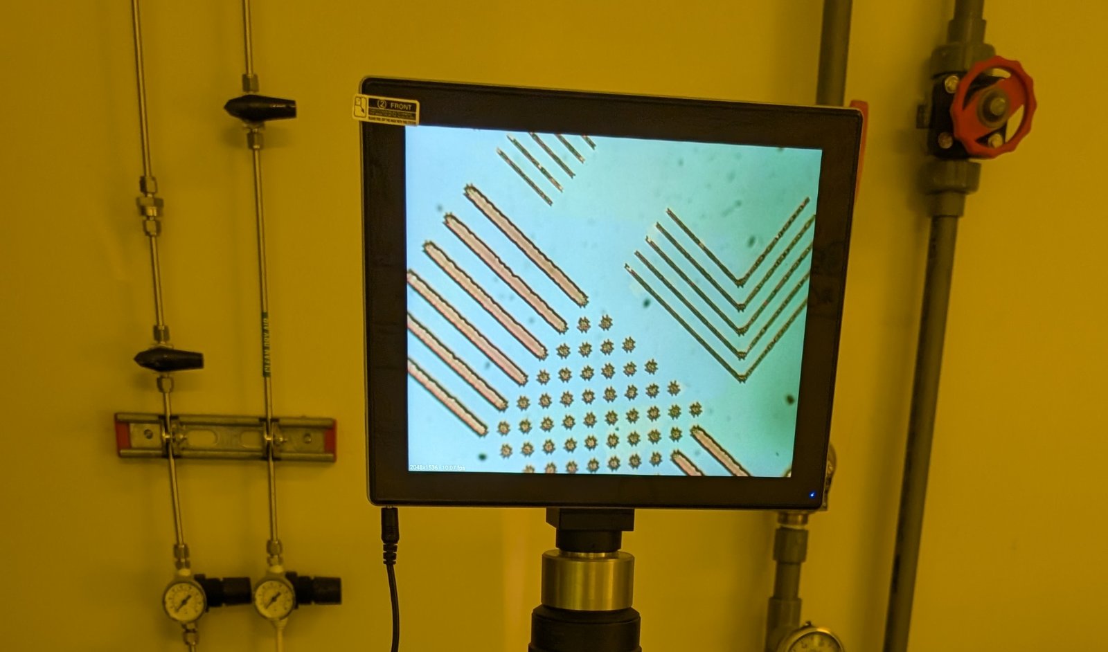 Microscope view of the 10 μm calibration exposure.