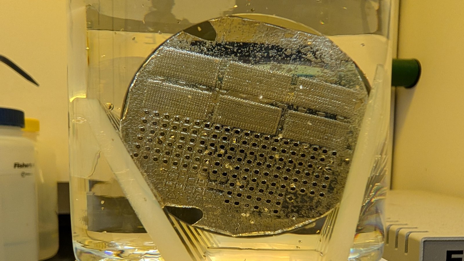 Metal Lift-off via MLO-07.
