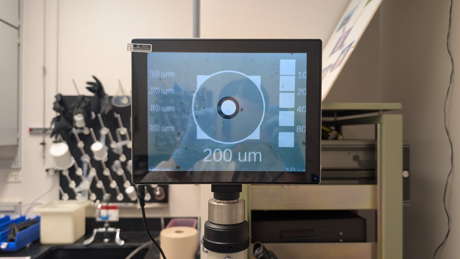 Sample 200 µm MOSCAP (before annealing).
